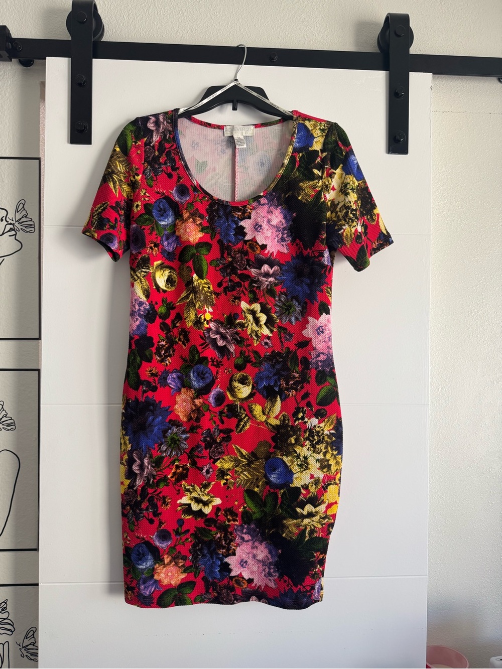 Forever 21 Red Floral Scoop Neck Short Sleeve Dress